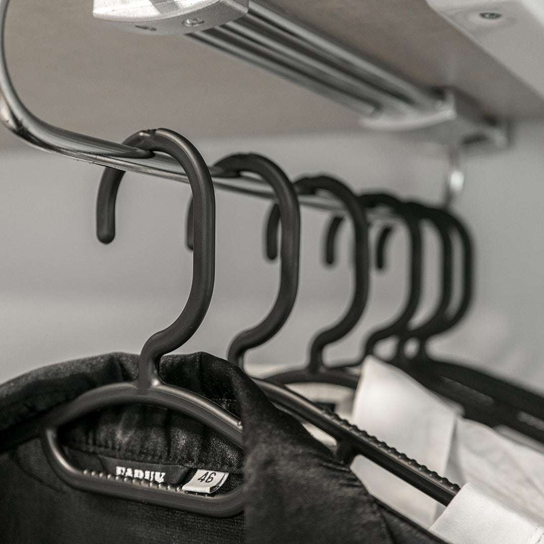 Conjunto 10 Cabides | Adulto Standard | 395x185mm | Plástico Reciclado Organização Roupeiro