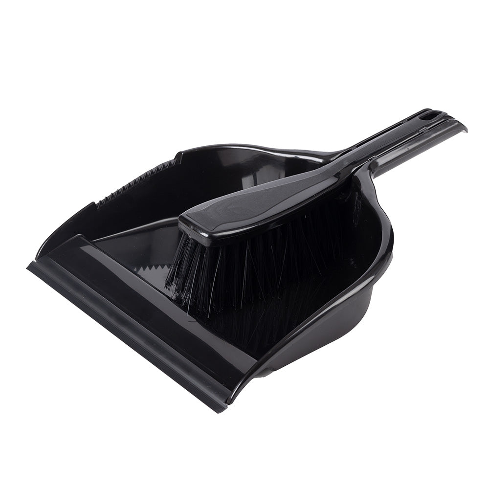 Pá do lixo com borracha e com escova. Em preto, com borracha e cerdas em preto. Foto em fundo branco